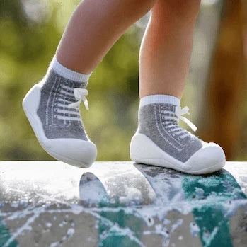Attipas vs. Traditional Baby Shoes: Which Is Best for Your Little One?